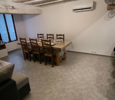 Selles-sur-Cher Apartamento | Appartement 6-8 personnes, gîte, climatisé, classé 3 étoiles, proche du zoo de Beauval et des châteaux de la Loire