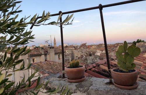 Nimes City Centre Apartamento | Appartement avec terrasse panoramique au coeur de Nîmes