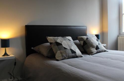 Val de Briey Apartamento | Appartement Central à Briey : 2 Ch, Cuisine équipée, Proche Commerces et Activités - FR-1-584-105