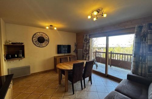 Les Carroz-d'Araches Apartamento | Appartement cosy 6 personnes avec garage, terrasse et wifi au cœur du village, proche pistes et commerces - FR-1-572-251