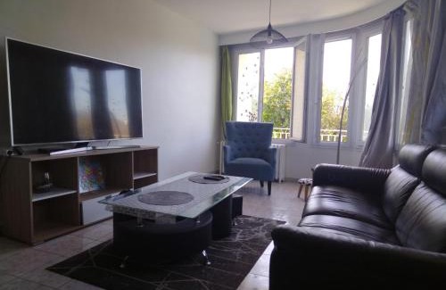 Enghien-les-Bains Apartamento | Appartement familial face à un square arboré