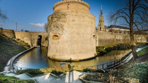 Charleville-Mezieres Apartamento | Appartement Duplex 2 chambres avec terrasse en hyper centre