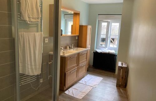 Chateau du Loir Apartamento | Appartement Hôtel de la Gare 3 chambres