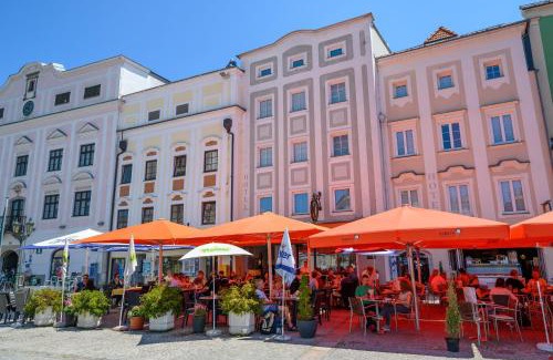 Enns Hotel | Appartement-Hotel GH Zum Goldenen Schiff