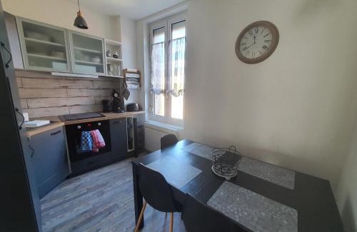 Mers-les-Bains Apartamento | appartement rénové et lumineux a mers les bains au dessus d'un ancien commerce mersois en duplex pour 4 personnes pour du repos, des vacances ou pour le travail