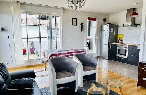 Cambo-les-Bains Apartamento | Appartement T2 à Cambo-les-Bains, terrasse, parking, internet - FR-1-495-87