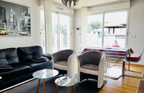 Cambo-les-Bains Apartamento | Appartement T2 à Cambo-les-Bains, terrasse, parking, internet - FR-1-495-87