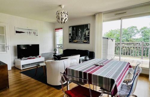 Cambo-les-Bains Apartamento | Appartement T2 à Cambo-les-Bains, terrasse, parking, internet - FR-1-495-87