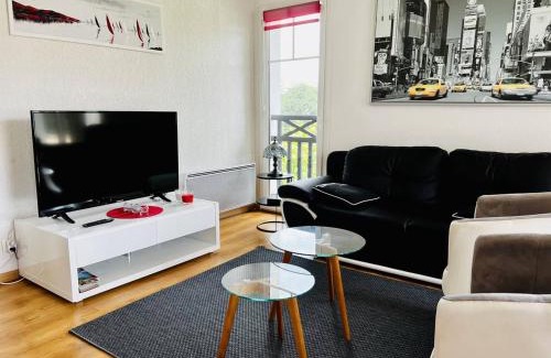 Cambo-les-Bains Apartamento | Appartement T2 à Cambo-les-Bains, terrasse, parking, internet - FR-1-495-87