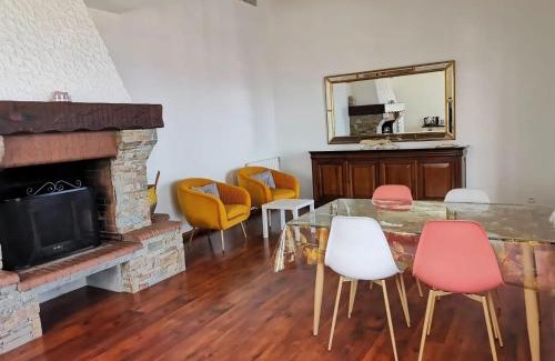 Bastia Apartamento | Appartement Vue Mer à Bastia, terrasse et piscine privée.