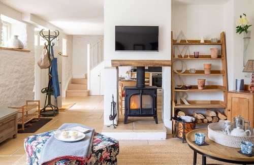 Charlbury Cabaña | Apple Store Cottage - sleeps 2 guests in 1 bedroom