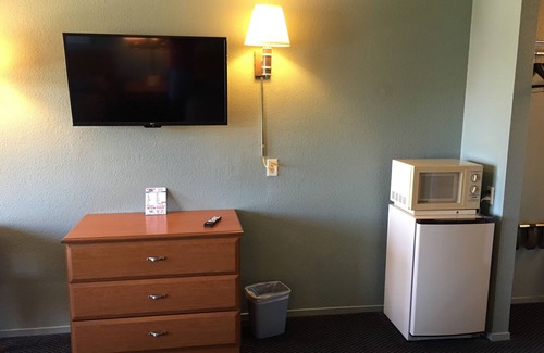 Atwater Hotel | Applegate Inn