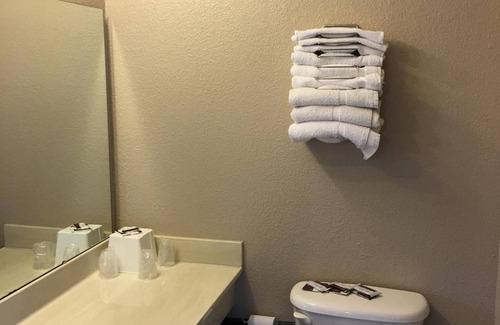 Atwater Hotel | Applegate Inn