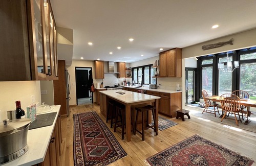 Freeport Casa | Après Ski inspired home, bespoke pool & tennis court!