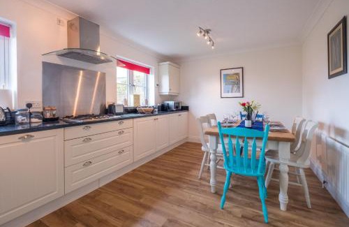 Aldeburgh Casa | April Cottage, Aldeburgh - Close to Aldeburgh beach and High Street - Managed by Aldeburgh Coastal Cottages