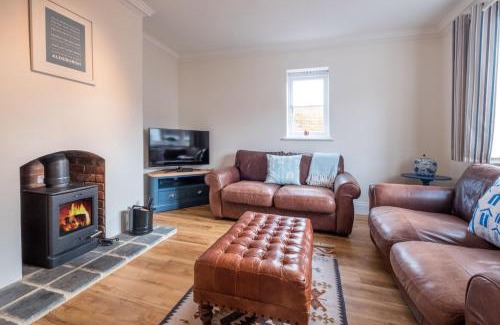 Aldeburgh Casa | April Cottage, Aldeburgh - Close to Aldeburgh beach and High Street - Managed by Aldeburgh Coastal Cottages