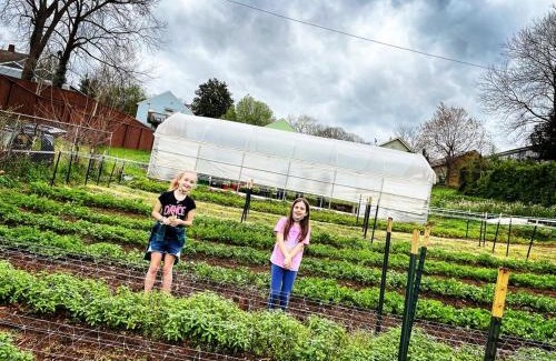 Summerhill Apartamento | Apt on flower farm, Convenient & pet friendly