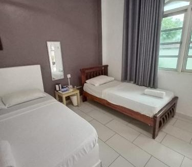 Kampung Ru Muda Hotel | AQIL BEACH INN
