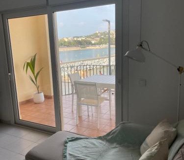 Sant Feliu de Guixols Apartamento | Aquamarine Sant Feliu en la playa con patio