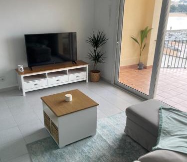 Sant Feliu de Guixols Apartamento | Aquamarine Sant Feliu en la playa con patio