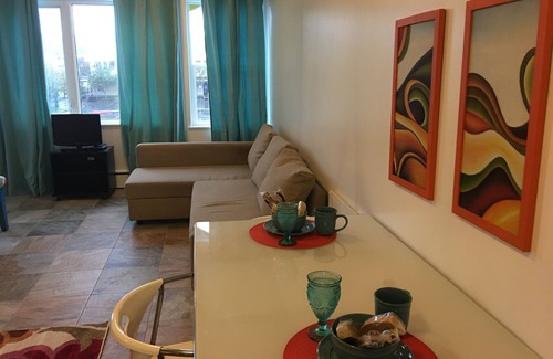 Kodiak Apartamento | Aquamarine Upbeat Studio en el centro comercial