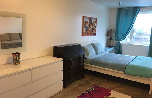 Kodiak Apartamento | Aquamarine Upbeat Studio en el centro comercial