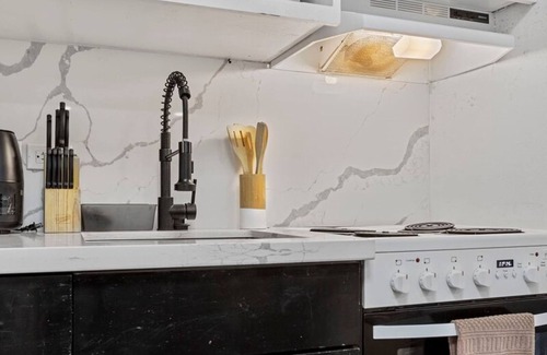 South Central Houston Casa | Arbor Villas I Sleeps 22 I Central HTX I Parking