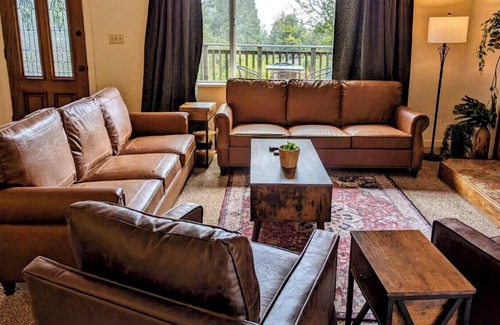 Jacoby Creek Casa | Arcata Hillside Retreat