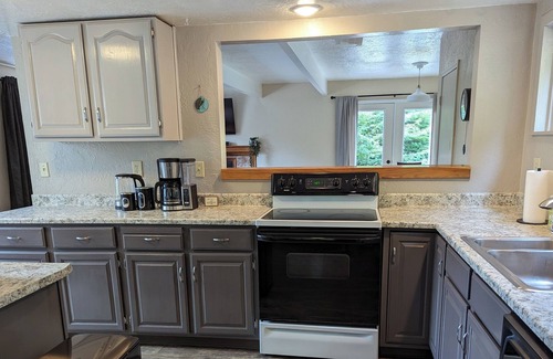 Jacoby Creek Casa | Arcata Hillside Retreat