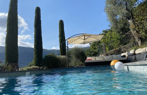 Chateauneuf-Grasse Villa | Le Figuier Architect villa Piscina privada vista panorámica clase 4 estrellas