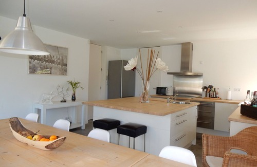 Busot Villa | Villa de arquitecto con magníficas vistas, calefacción por suelo radiante y piscina climatizada.