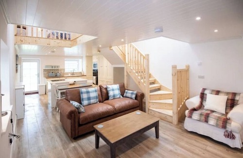 Clonakilty Cabaña | Ardnavaha House Poolside Cottage 6