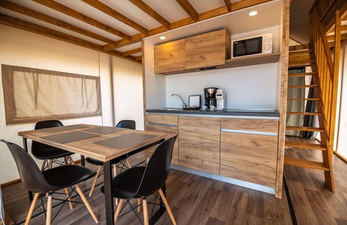 Pomer Alquiler De RV | Arena One 99 Glamping