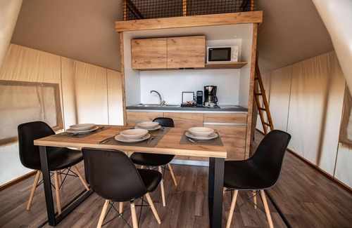 Pomer Alquiler De RV | Arena One 99 Glamping