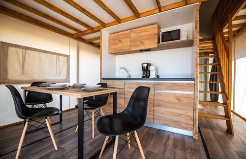 Pomer Alquiler De RV | Arena One 99 Glamping