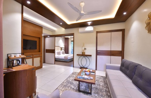 Vijayanagar Hotel | Arova Woods Zinc Journey by The Fern