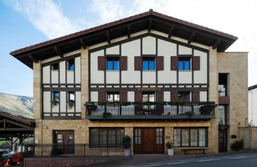 Valcarlos Apartamento | Arrokarenea