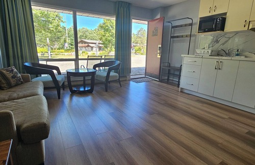 Huntsville Hotel | Arrowhead Inn by Baaman's