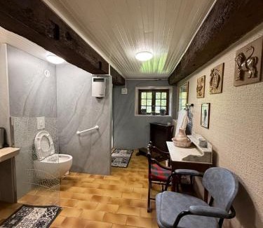 Spincourt Villa | Art & Relaxation Manor Spa, Billiards & Pinball