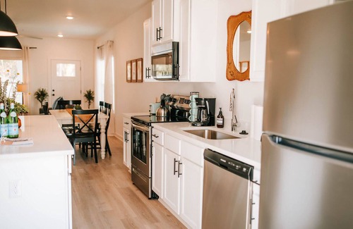 Athens Apartamento | Artist Retreat - Near Downtown, Stadium, Campus