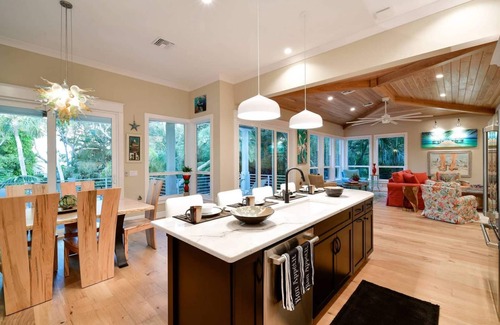 Longbeach Village Casa | Arts & Vines: LBK Pool Spa Dog Friendly by Anna Maria Life Vacation Rentals