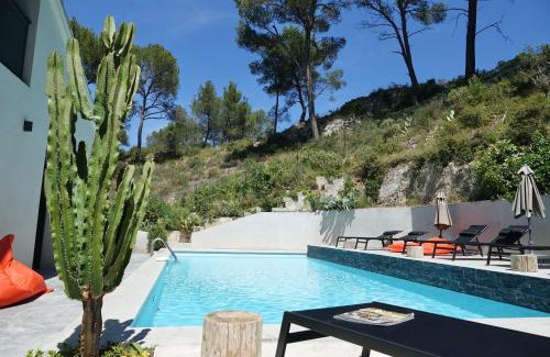 Saint-Etienne-du-Gres Cama Y Desayuno | Arty Provence, vue, calme et piscine chauffée dans les Alpilles proche St-Rémy-de-Provence