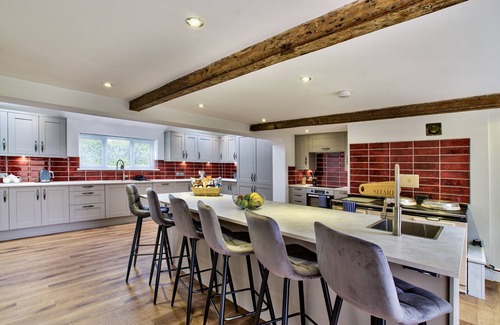 Stowmarket Cabaña | A house that sleeps 28 guests in 9 bedrooms