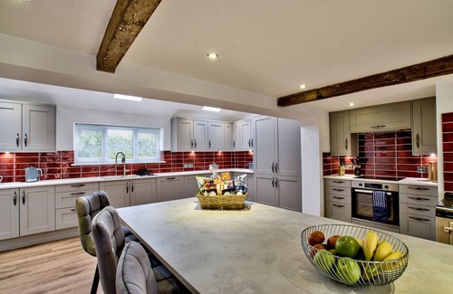 Stowmarket Cabaña | A house that sleeps 28 guests in 9 bedrooms