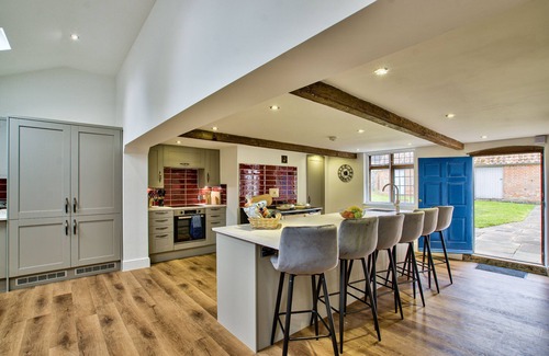 Stowmarket Cabaña | A house that sleeps 28 guests in 9 bedrooms