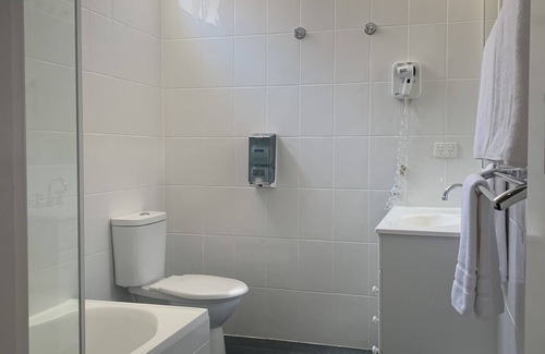 Tumut Hotel | Ashton Motel