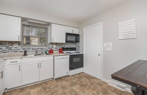 West Chester Casa | Ashwood Arbor 6 bedrooms 3 bath sleeps 13