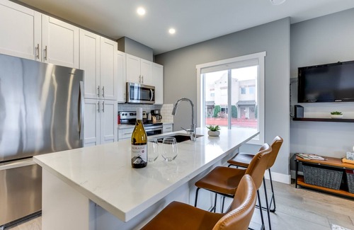 Okanagan-Similkameen Casa | Aspen Guest House - Beautiful half duplex close to lake