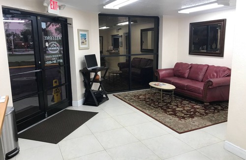 Fort Pierce Hotel | At Home Inn