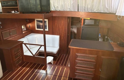 Ono Island Alquiler De Eote | Athena - Viking Motor yacht at the Dock